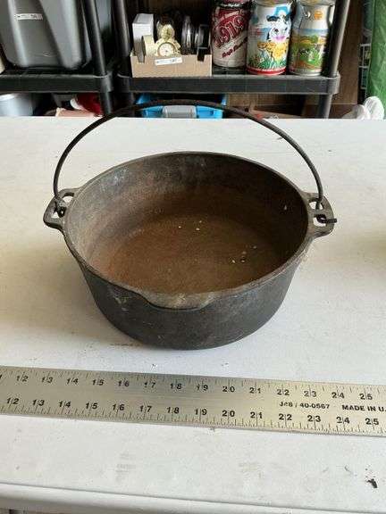 Wagner's cast-iron Dutch oven