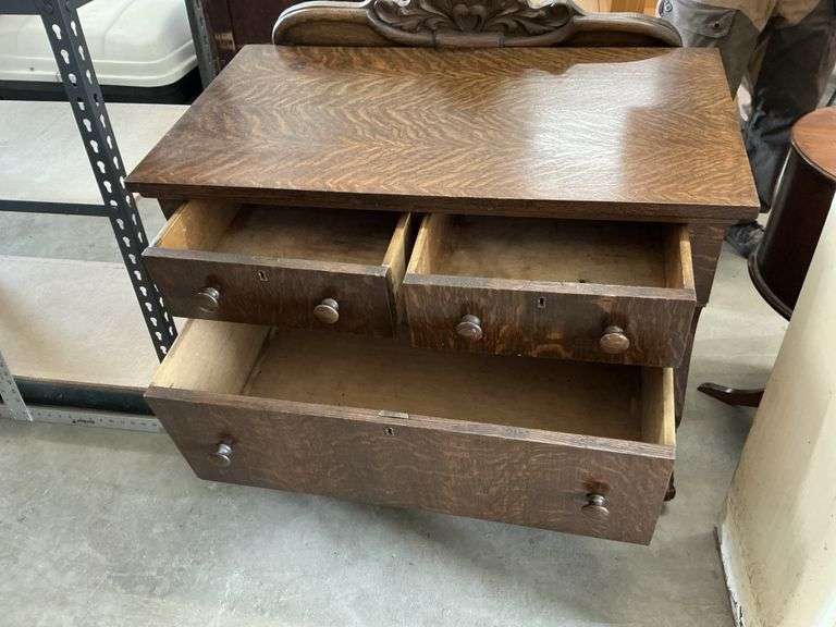 Dresser with mirror- missing 2 casters