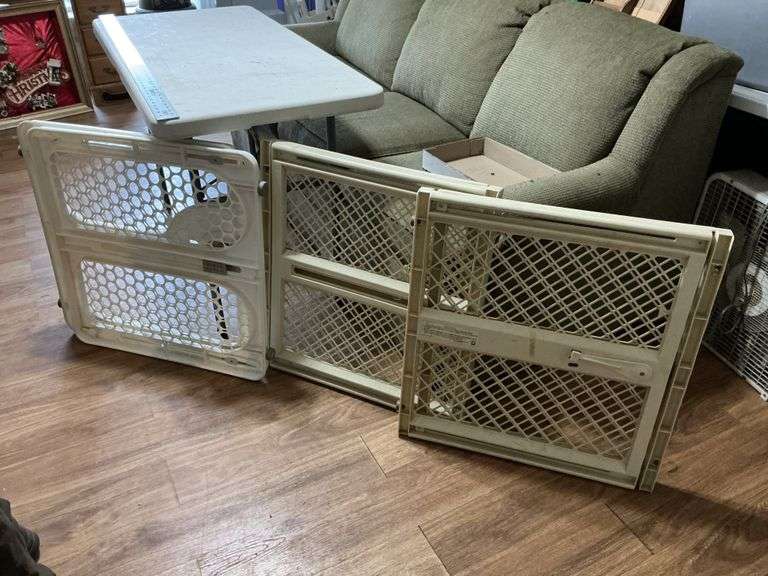 Plastic pet/child gates