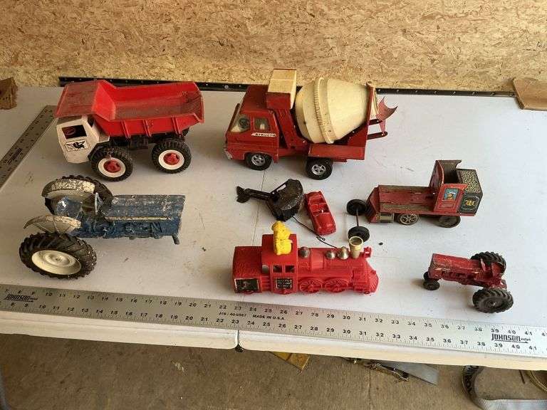 Plastic/metal toys