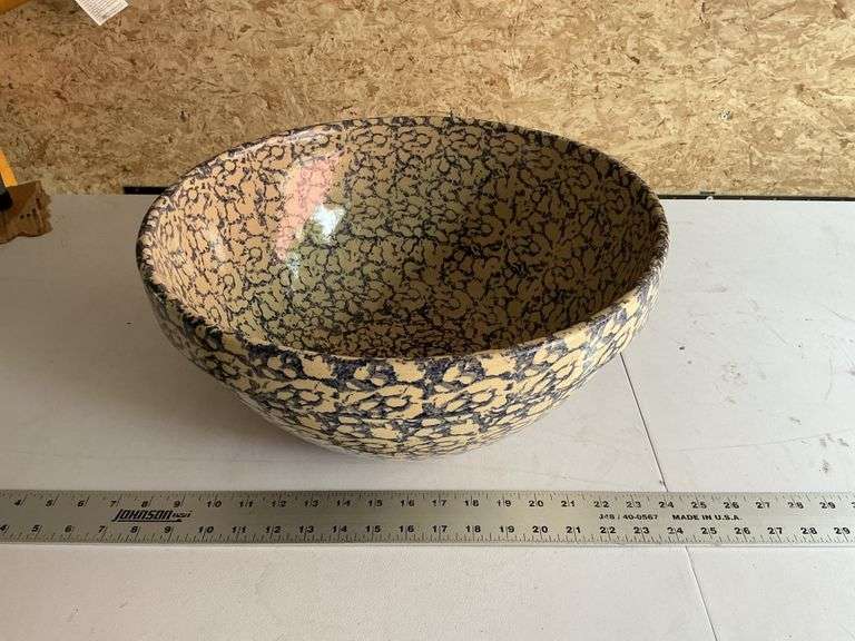 16" Roseville bowl