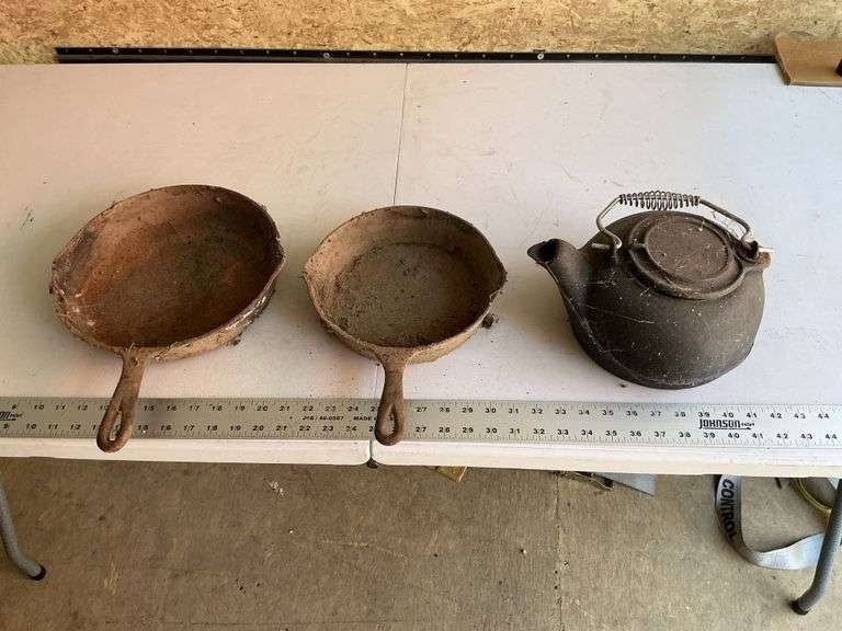 Cast-iron teapot and pans