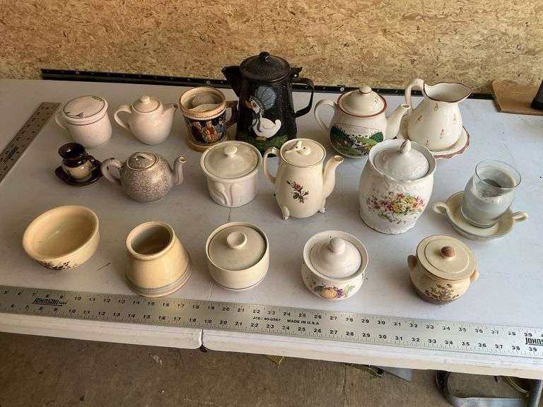 Teapots/coffee pot, etc.