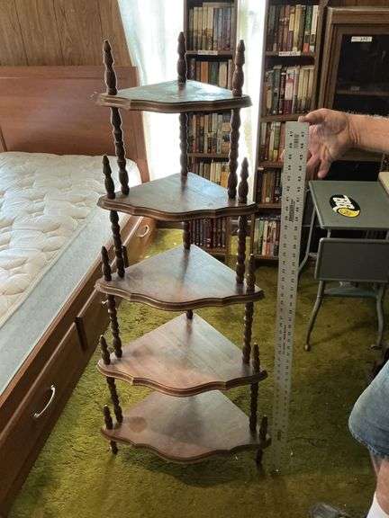 Corner shelf
