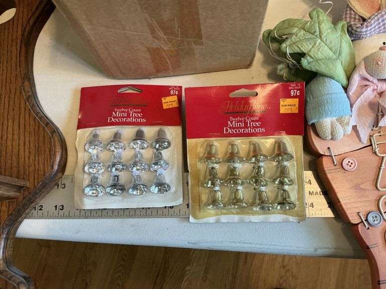 Decor and tins