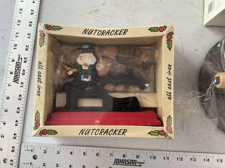 Nutcracker/bacon press, etc.