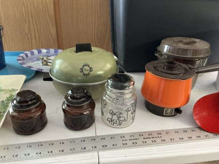 Drink dispenser/trays/kitchen items