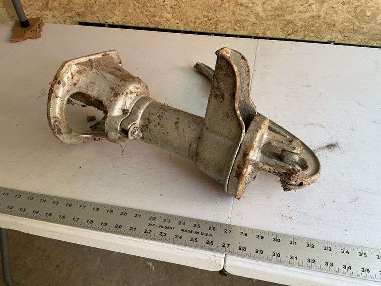 Cast-iron cistern pump