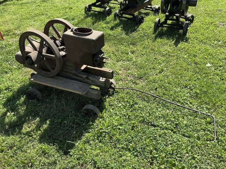 2 hp Waterloo boy type T, cart included.