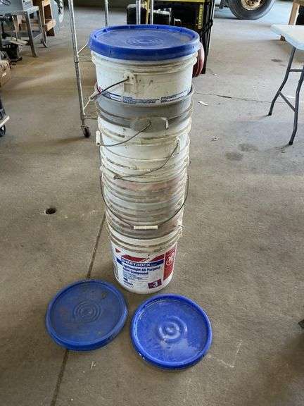 5 gallon buckets