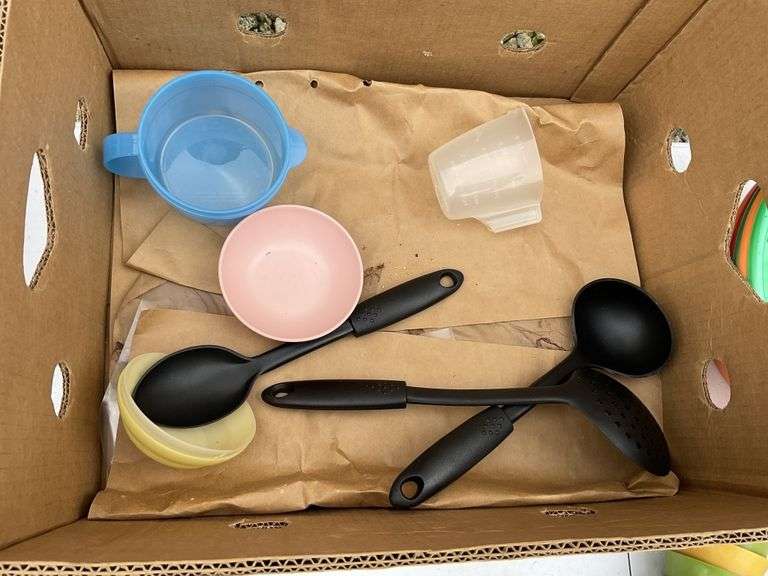 Knives and kitchen utensils, plasticware, etc.