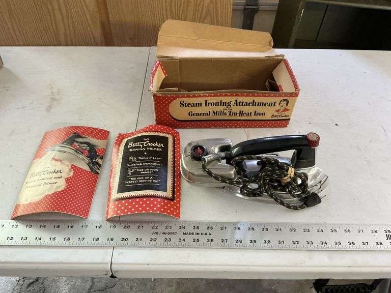 Betty Crocker steam iron
