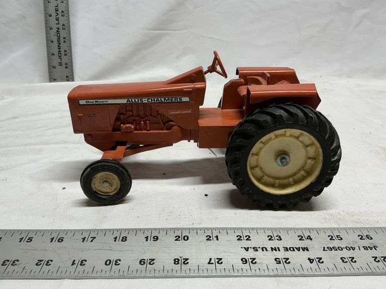 Allis-Chalmers 190 tractor