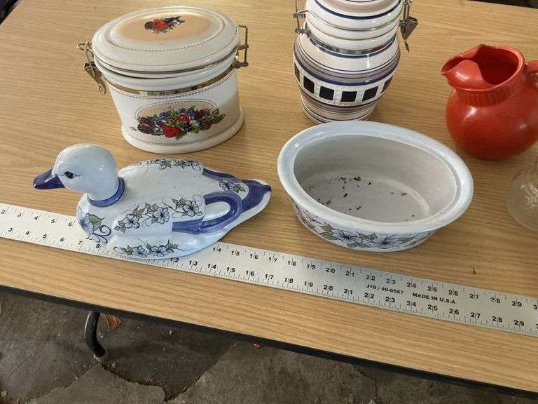 Canisters/duck on the nest, etc.