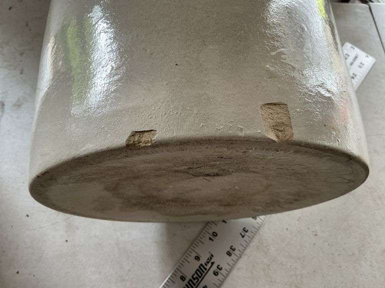 Red Wing 3 gallon crock-chips on bottom