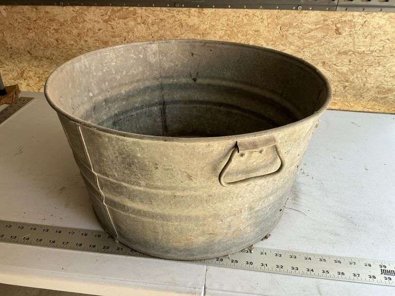 Galvanized wash tub