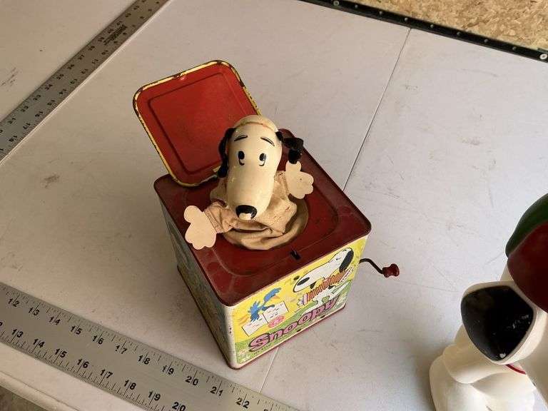 Snoopy water bottle and jack in the box, does not work