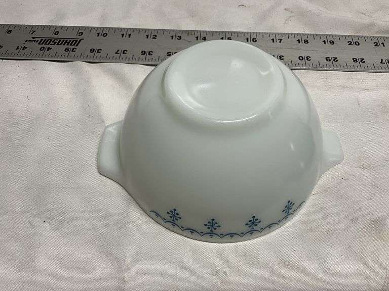 Pyrex bowls