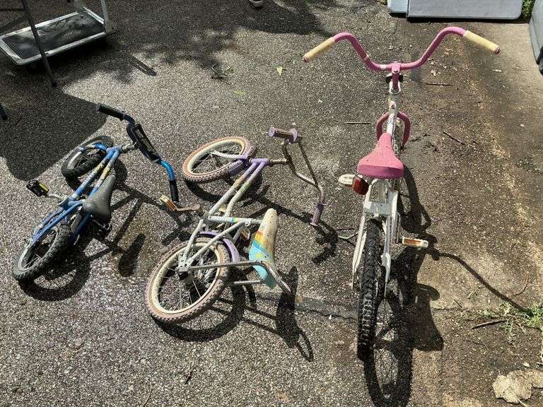 Children's bikes, need cleaning!