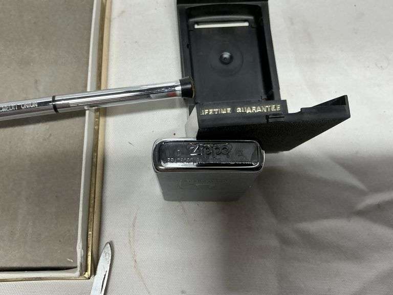 John Deere pen, pocket knife and lighter