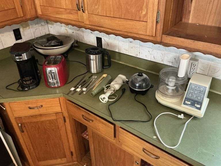 Black & Decker toaster/coffee makers and food