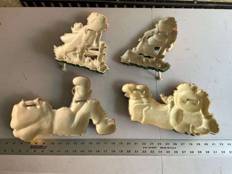 Vintage Raggedy Ann and Andy plastic wall hangings