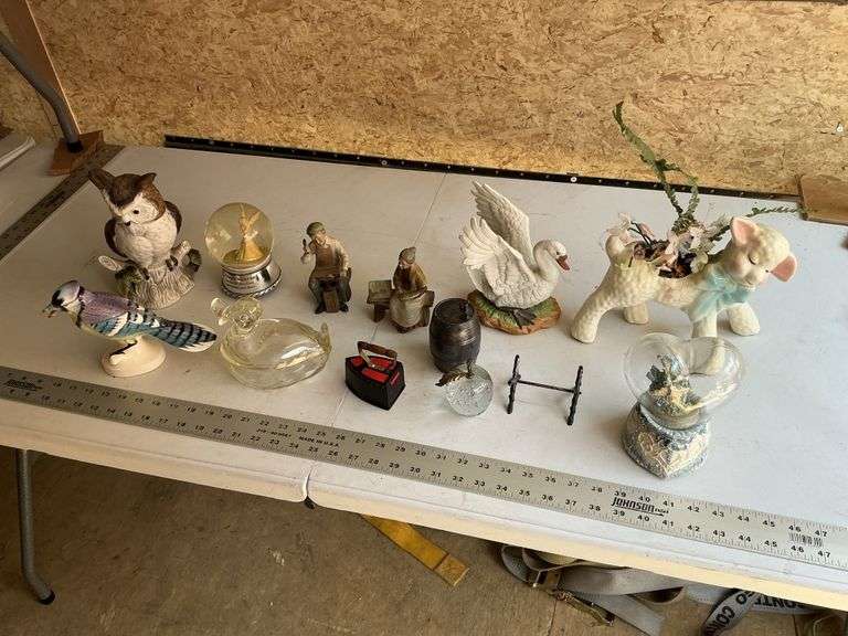 Planter/duck on the nest/figurines