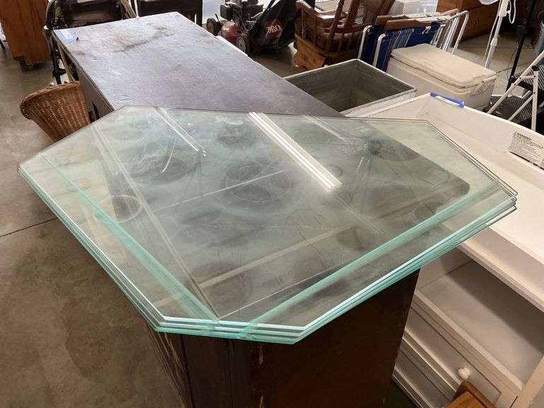 Lighted corner cabinet with glass shelves 32 x 20