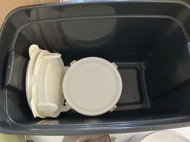 Drink dispenser/trays/kitchen items