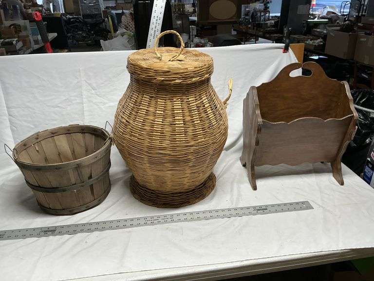 Baskets, magazine stand