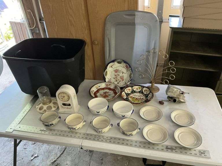 Soup bowls/clock/chicken feeder