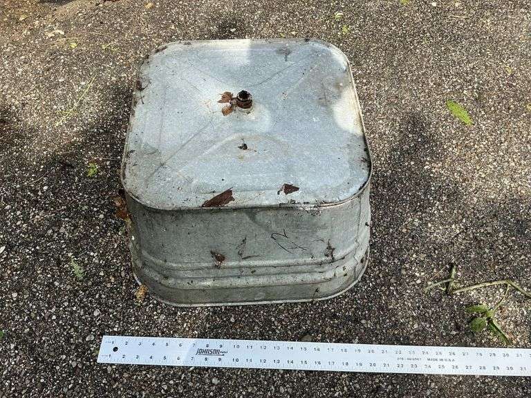 Galvanized wash tub