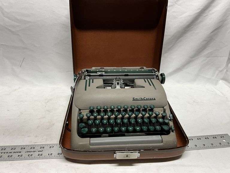 Vintage Smith Corona silent super typewriter with