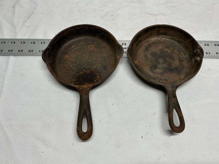 Cast iron skillets (1Griswold)