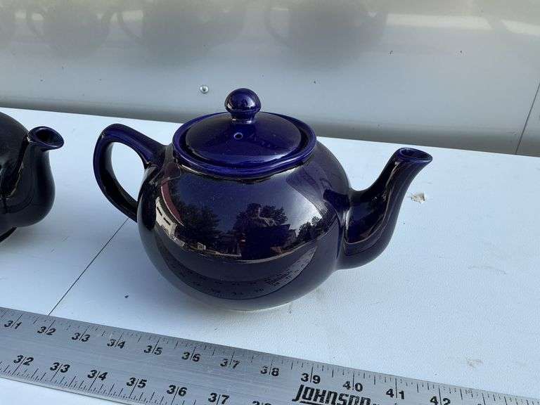 Blue teapots