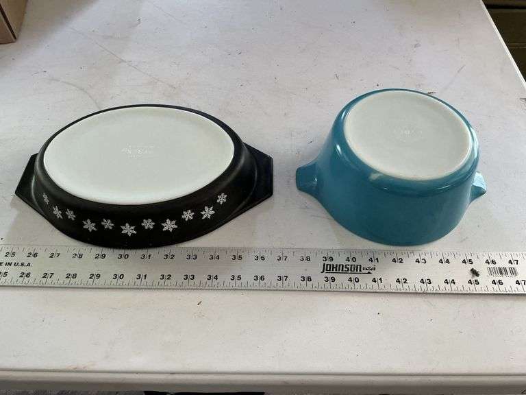 Pyrex casseroles