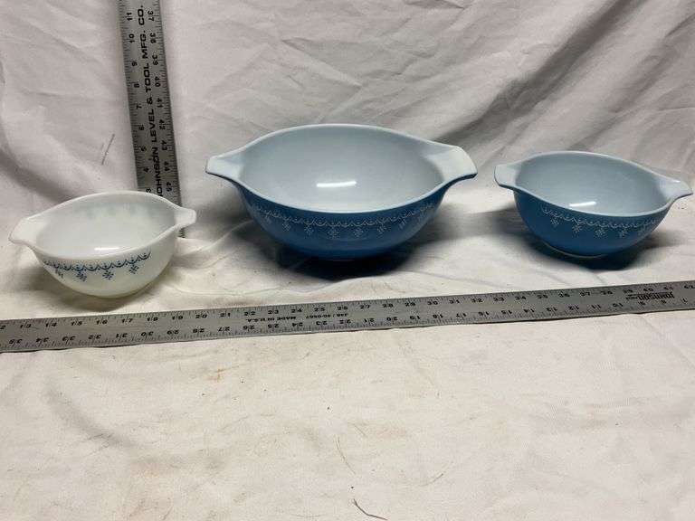 Pyrex bowls