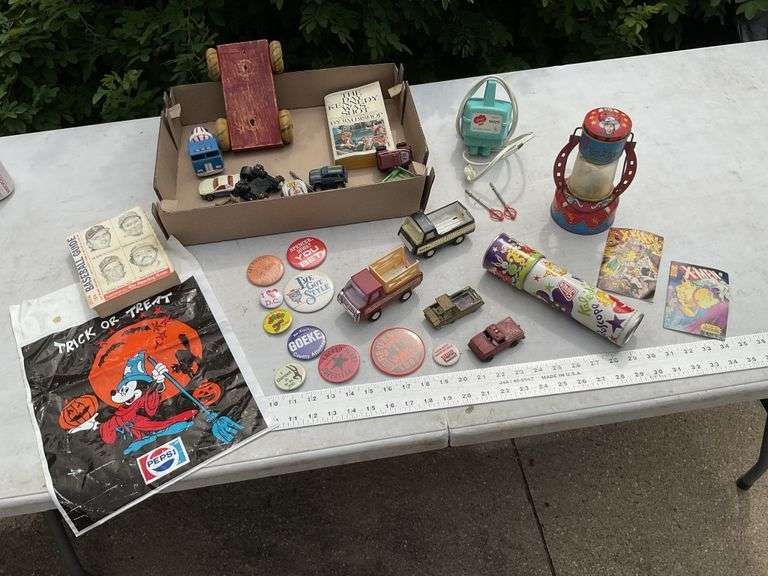Assorted vintage toys, etc