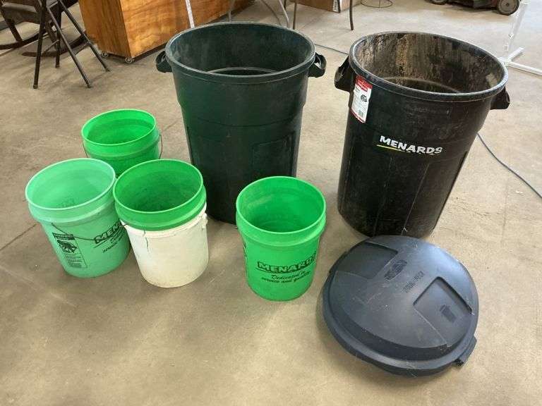 32 gallon trash cans and 5 gallon buckets