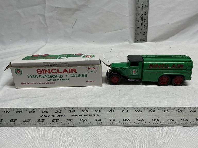 Sinclair 1930 diamond "T" tanker
