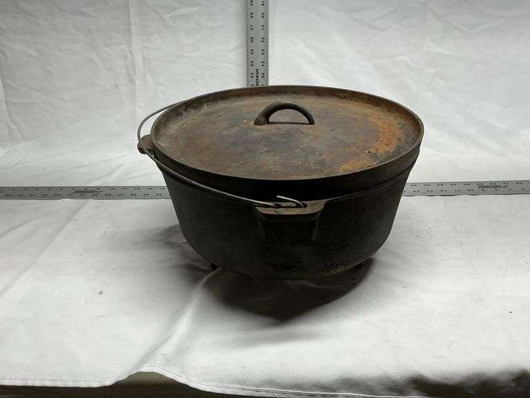 American Camper cast iron dutch oven