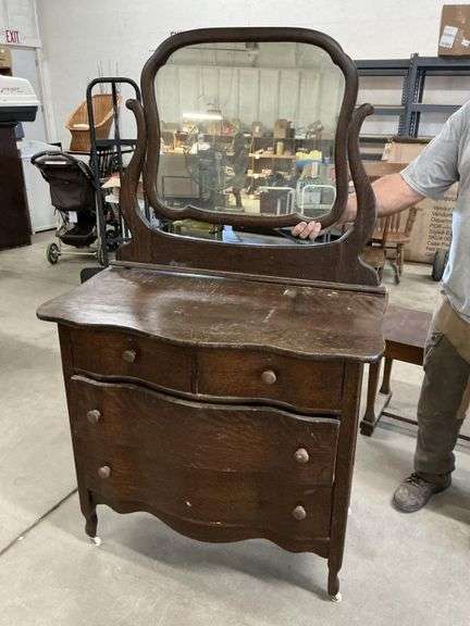 Dresser