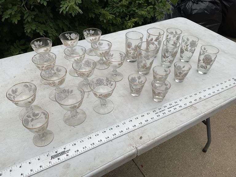 Floral pattern glassware