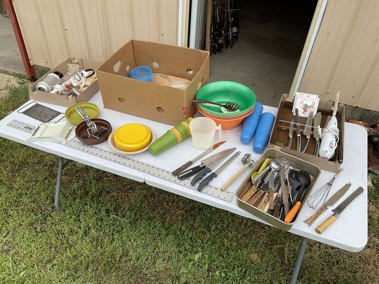 Knives and kitchen utensils, plasticware, etc.