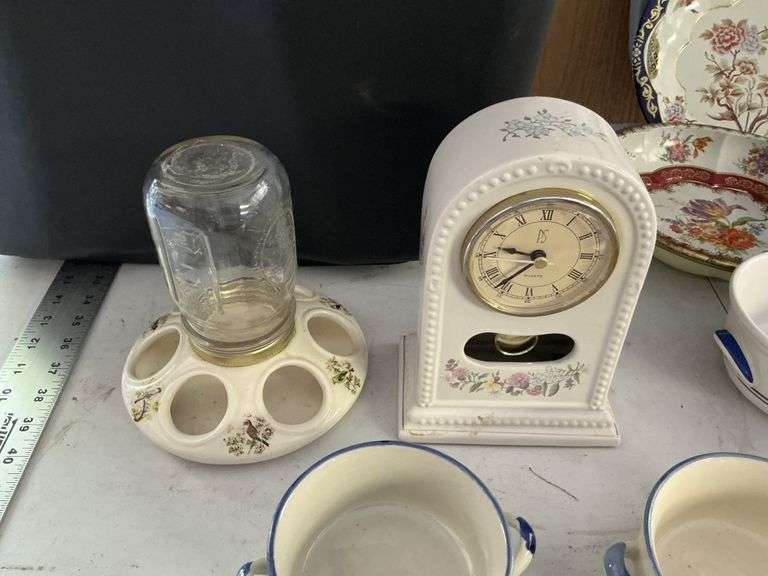 Soup bowls/clock/chicken feeder