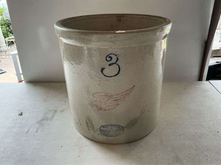 Red Wing 3 gallon crock-chips on bottom