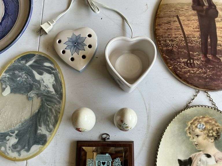Wall hangings and decor