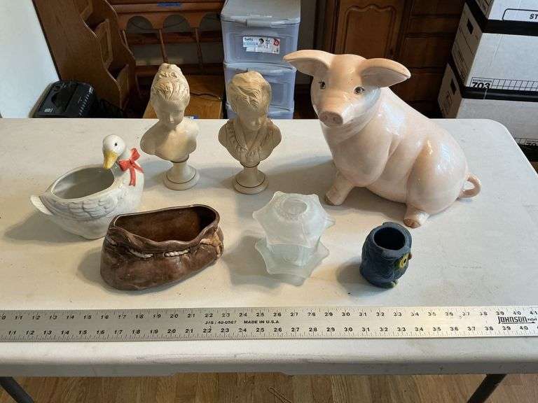 Piggy bank and figurines, etc.