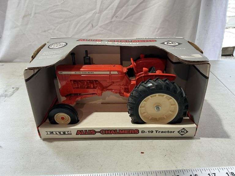 Allis-Chalmers D- 19 tractor