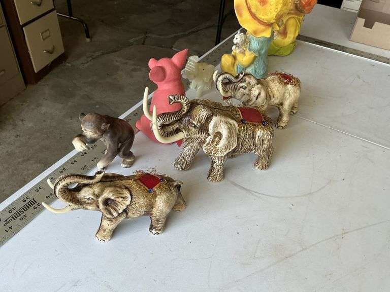 Figurines